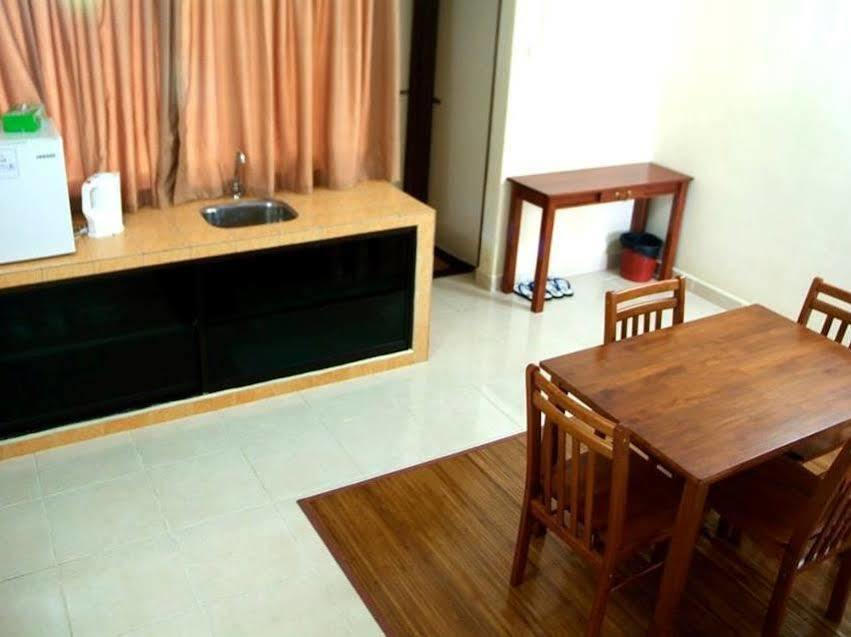 Putra Putri Lodge Kangar Bagian luar foto